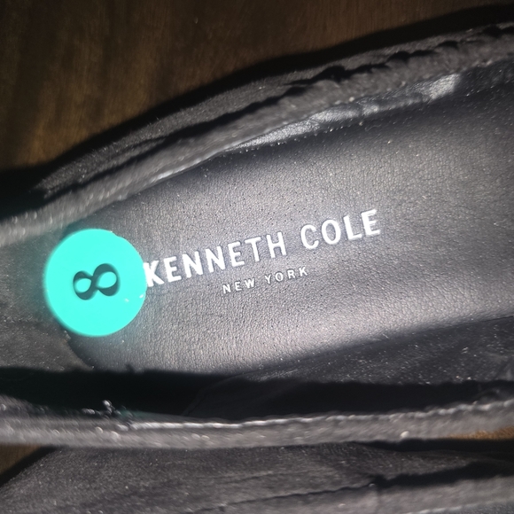 Kenneth Cole black suede and feather flats never-worn - Picture 7 of 9